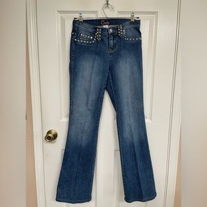 CACHE woman rhinestone stud jeans